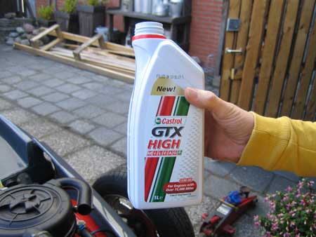 De motorolie nu nog in de fles...